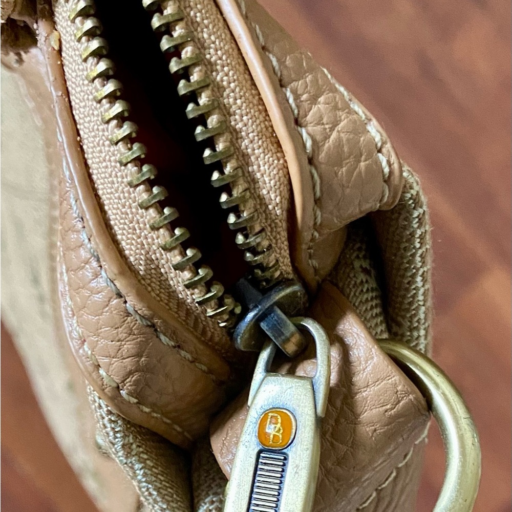 Dooney & Bourke Y2K-ERA. handles are peeling along with other spots see photos. - Picture 6 of 16